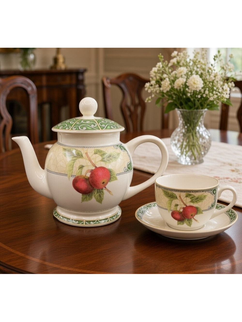 Arthur Wood Apple Design Teapot & Lid – Made in England – Green & Cream